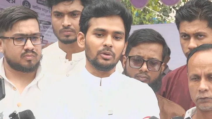 শেখ হাসিনাকে রাজনৈতিক বক্তব্য দিতে দিলে ধরে নেওয়া হবে ভারত ইন্ধন দিচ্ছে: আসিফ মাহমুদ