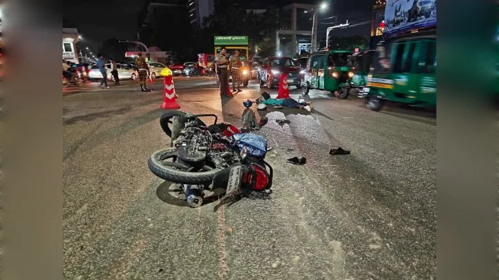রাজধানীর জাহাঙ্গীরগেটের সামনে পিক-আপের চাপায় ১ মোটরসাইকেল আরোহীর প্রাণহানি