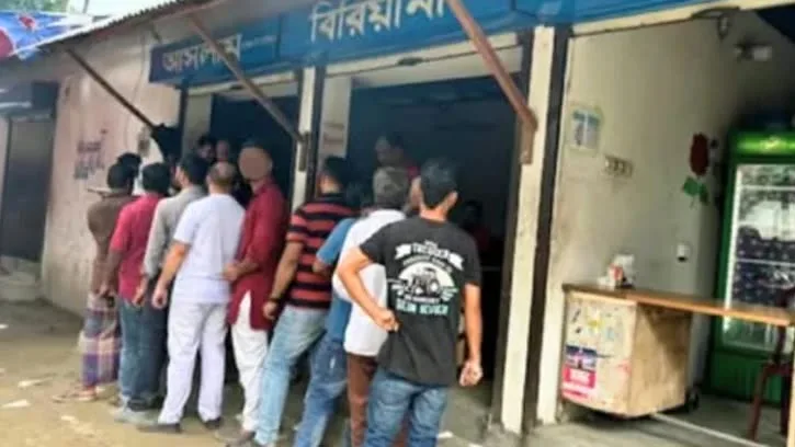নিষিদ্ধ ছাত্রলীগের মিছিলের প্রস্তুতির খবর ঘিরে বিরিয়ানির দোকানে পুলিশের তল্লাশি