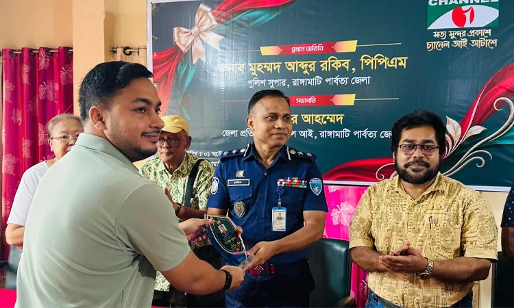 সমাজসেবায় চ্যানেল আইয়ের বিশেষ সম্মাননা পেলেন হাবীব আজম