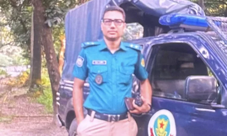 মিরপুরে সাংবাদিককে মারধরের করে ফোন কেড়ে নেওয়ার অভিযোগ এসআই আল-আমিনের বিরুদ্ধে