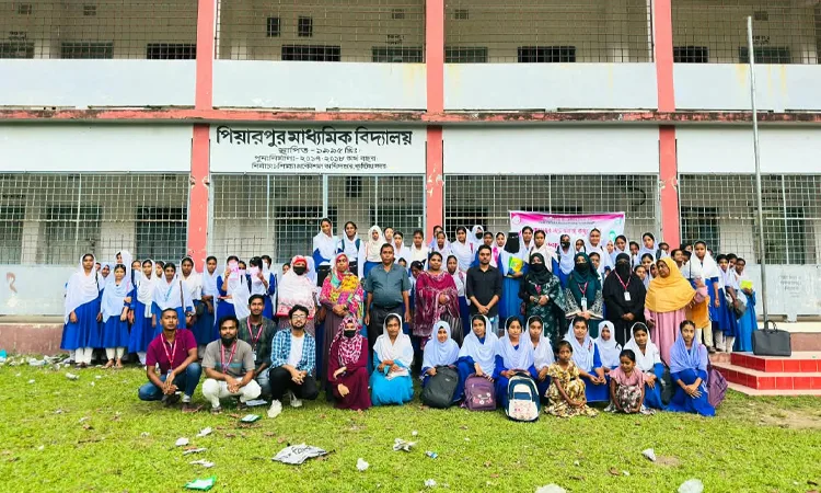 স্থানীয় নারীদের ক্যান্সার সচেতনতায় ইবি শিক্ষার্থীদের ক্যাম্পেইন