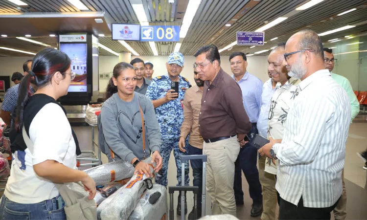 শাহজালাল বিমানবন্দরে বেসামরিক বিমান পরিবহন ও পর্যটন মন্ত্রীর আকস্মিক পরিদর্শন