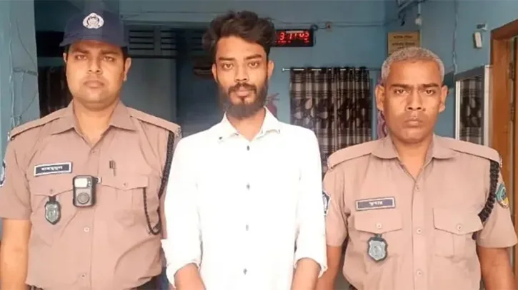 প্রেমিকার অন্তরঙ্গ ছবি ছড়িয়ে দেওয়ার ভয় দেখিয়ে টাকা আদায়, যুবক গ্রেপ্তার
