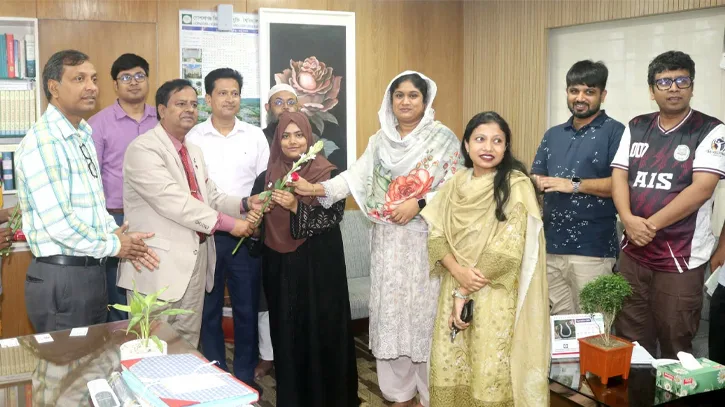 জুডিশিয়ারিতে সুপারিশপ্রাপ্ত ৫ শিক্ষার্থীকে ফুলেল শুভেচ্ছা জানালেন গোবিপ্রবি উপাচার্য