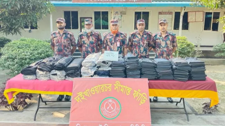 কুড়িগ্রাম সীমান্তে ১৫ লাখ টাকার চোরাচালানি পণ্য জব্দ, আটক ২