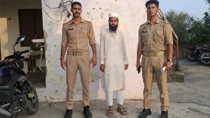 ভারতে উচ্চস্বরে আজান দেওয়ায় মুয়াজ্জিন গ্রেপ্তার, জব্দ মসজিদের মাইক