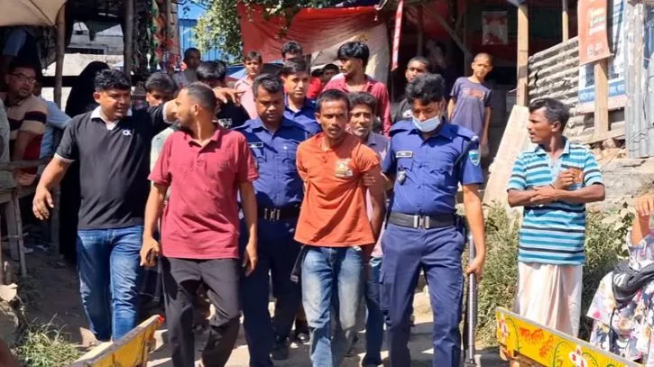 চলন্ত ট্রেনের ছাদে যাত্রীকে মারধর করে ছিনতাই, আটক ১