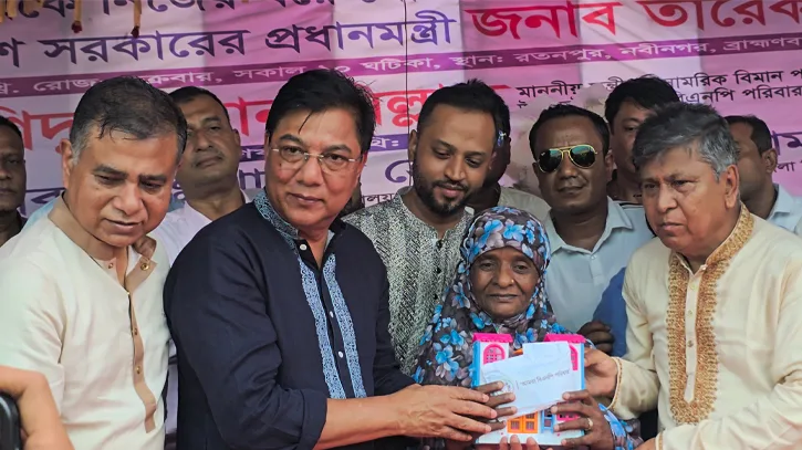 শাহবাগের ফুটপাত থেকে নিজের ঘরে গোলাপি বেগম, নতুন বাড়ি উপহার তারেক রহমানের