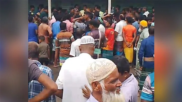 কুড়িগ্রামের ফের সার নিয়ে উত্তেজনা, অবরুদ্ধ কৃষি কর্মকর্তা