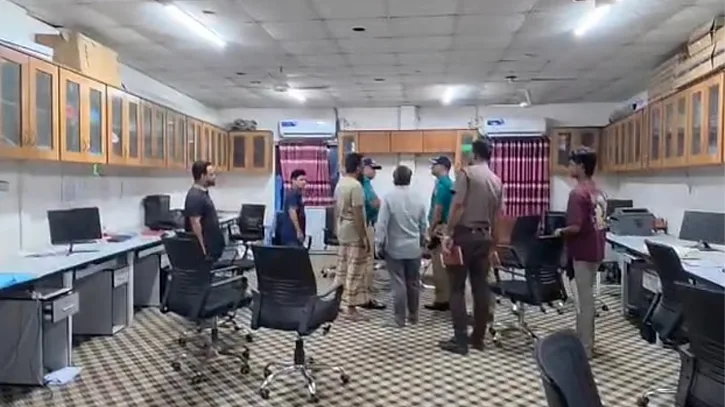 ‘এখন থেকে ভাড়া শীর্ষ সন্ত্রাসী ইমনকে দিতে হবে’, কুরিয়ার সার্ভিসের গুদামে হামলা-লুটপাট