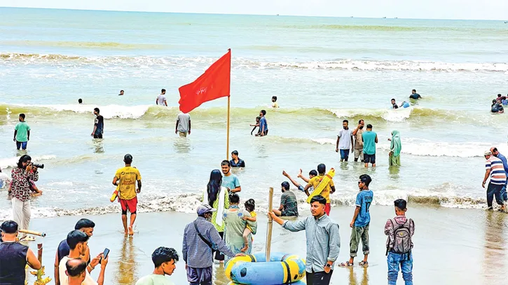 কক্সবাজারে সমুদ্রে গোসলে নেমে ৩ পর্যটকের মৃত্যু, নিখোঁজ ৩