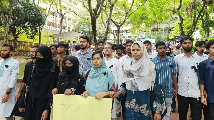 অপ্রতিম হত্যার বিচার ও ৪ দফা দাবিতে কুবিতে মৌন মিছিল