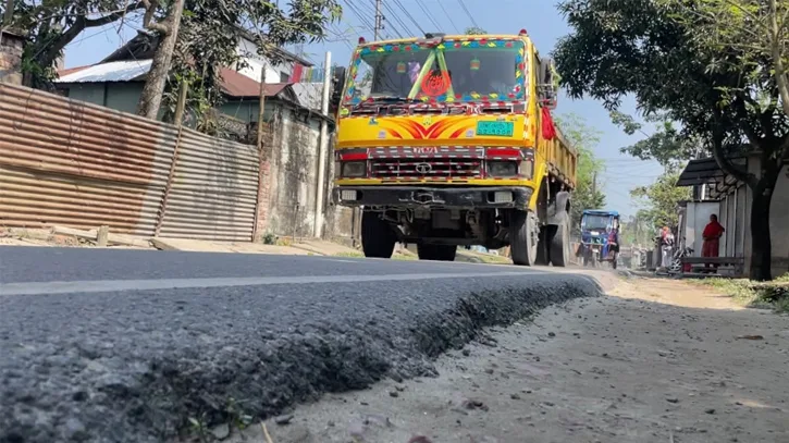 জামালপুরে পৌর এলাকায় রাস্তা যেন ‘মরণফাঁদ’