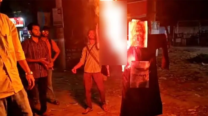 জাবিতে সাঈদীর কুশপুত্তলিকা দাহ, মুক্তিযোদ্ধার দাফনে বাধার প্রতিবাদ