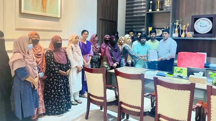ফারজানার মৃত্যুর সুষ্ঠু তদন্ত চেয়ে কুবি উপাচার্যকে স্মারকলিপি