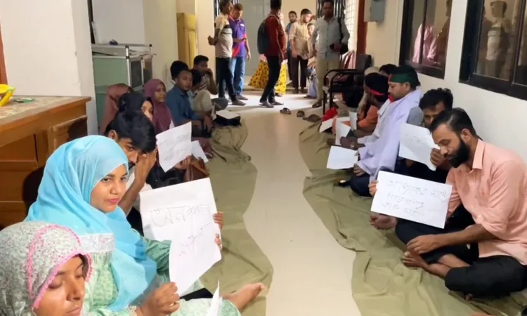 চূড়ান্ত পরীক্ষায় উত্তীর্ণ হয়েও নিয়োগপত্র না পেয়ে জামালপুরে ৫১ শিক্ষক প্রার্থীর অনশন