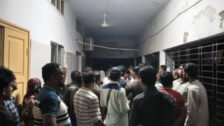 পাবনায় শ্রমিক লীগ ও  শ্রমিক দল নেতাকে গুলি করে হত্যা