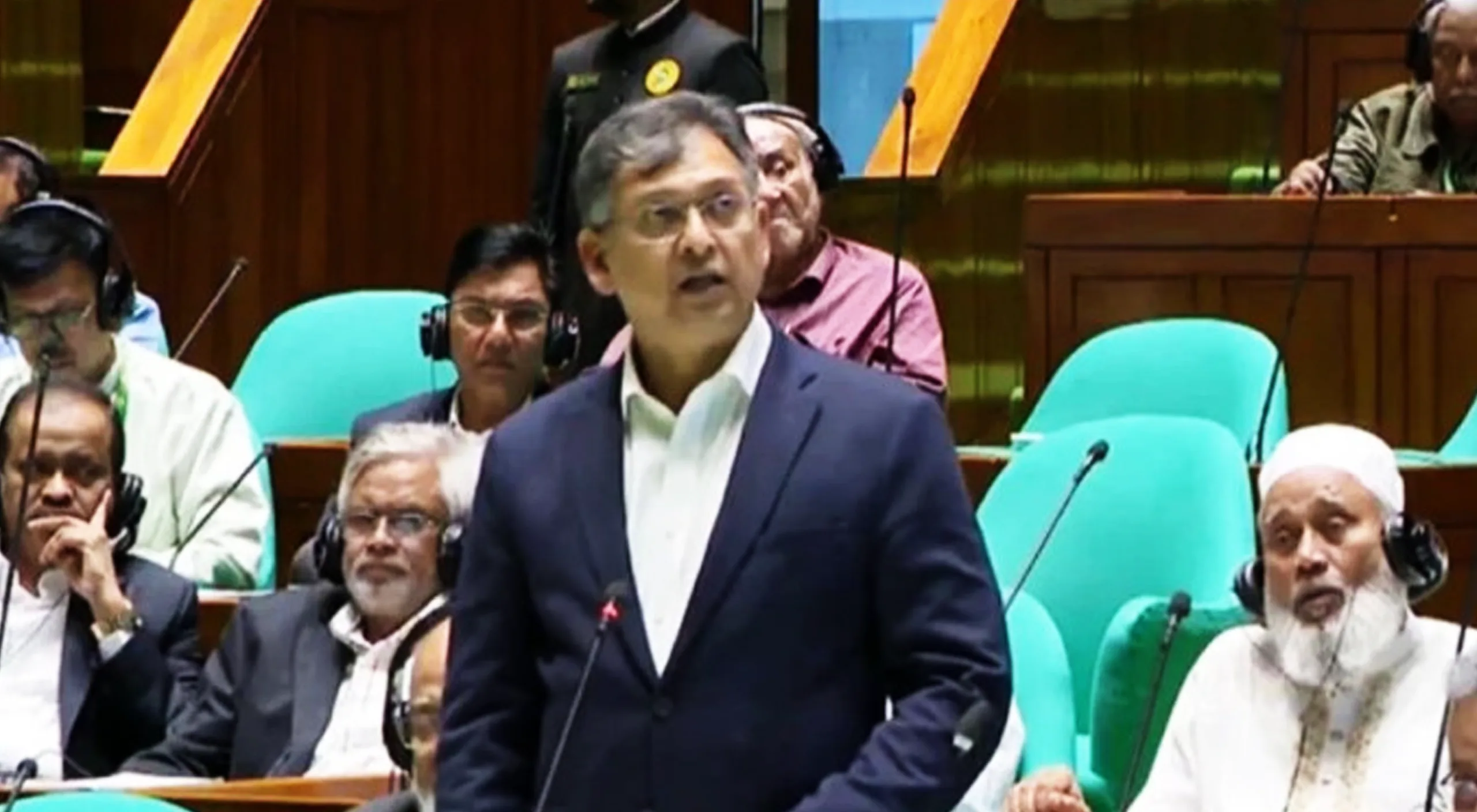 জুলাই সনদ চাইবেন, অথচ বাস্তবায়নে সহযোগিতা করবেন না- দুইটা বিপরীতমুখী: স্বরাষ্ট্রমন্ত্রী