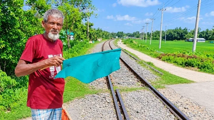 বেতন-ভাতা নেই, তবু ২৭ বছর ধরে মানুষের নিরাপত্তায় বেলাল