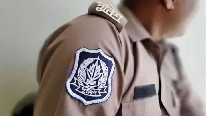 কনস্টেবলের স্ত্রীর সঙ্গে ‘শারীরিক সম্পর্কের’ অভিযোগ, বাধ্যতামূলক অবসরে এএসপি