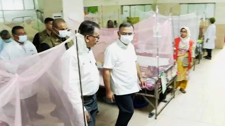 শিশু হাসপাতালে নিজ কক্ষে বসে চিকিৎসকের ধূমপান, বরখাস্তের নির্দেশ প্রধানমন্ত্রীর