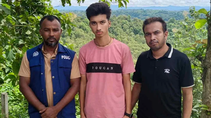 চাঁদপুরে নিখোঁজ স্কুলছাত্রের সন্ধান মিলল বান্দরবানের দুর্গম পাহাড়ে