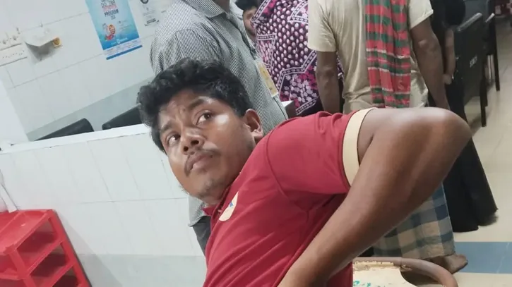 পাখি তাড়াতে গুলি ছুড়লেন আনসার সদস্য, গিয়ে লাগল পরিচ্ছন্নতাকর্মীর গায়ে