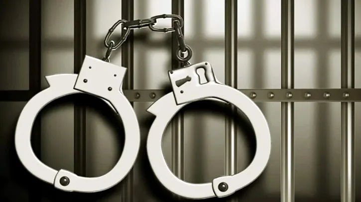 হিলিতে ছাত্রলীগের জেলা সহসভাপতিসহ আটক ৩