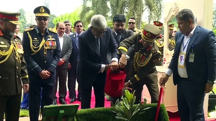 জাতীয় স্মৃতিসৌধে ‘উদয়পদ্ম’ গাছের চারা রোপণ করলেন রাষ্ট্রপতি