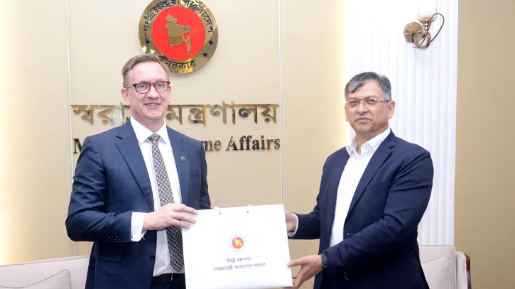 দুবাইয়ে কারাগার থেকে মুক্তি পেয়েছেন বেনজীর আহমেদ