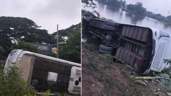 কুমিল্লায় মেডিকেল শিক্ষার্থীদের বহনকারী বাস খাদে, আহত ২০
