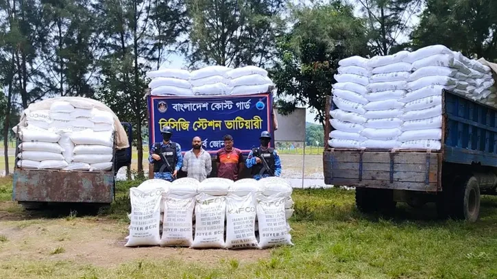 মিয়ানমারে পাচারের সময় ৩ ট্রাকে ৭০০ বস্তা ইউরিয়া সার জব্দ