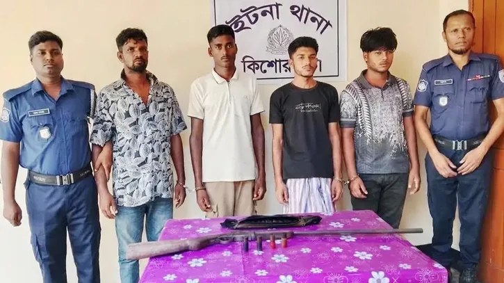 কিশোরগঞ্জে জলমহলে অভিযান চালিয়ে বন্দুক-গুলিসহ গ্রেপ্তার ৪