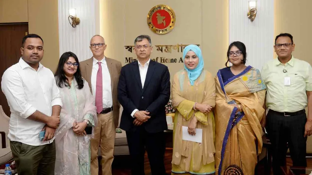 স্বরাষ্ট্রমন্ত্রীর সঙ্গে বৈঠকে আইআরআই প্রতিনিধিদল