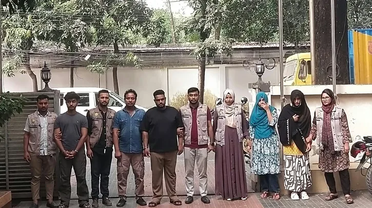 হানিট্র্যাপ চক্রের ৫ সদস্য গ্রেপ্তার