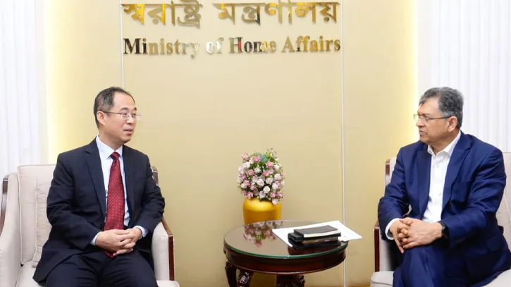 স্বরাষ্ট্রমন্ত্রীর সঙ্গে চীন দূতাবাসের চার্জ দ্য অ্যাফেয়ার্সের সৌজন্য সাক্ষাৎ