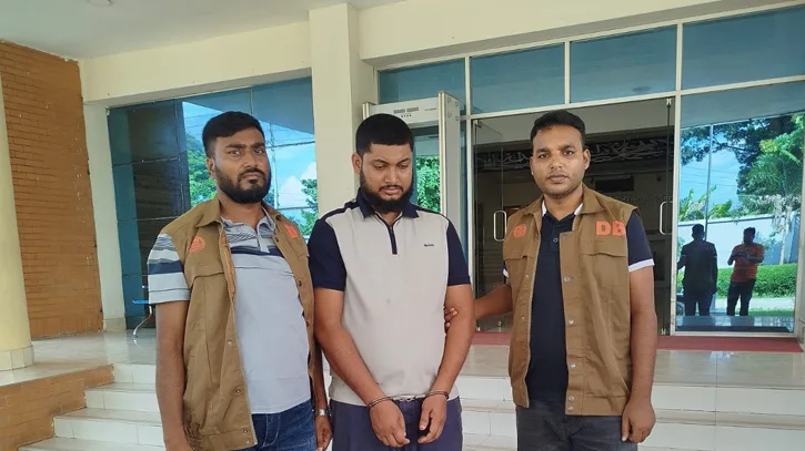 মাদারীপুরে পৃথক অভিযানে দুই মানবপাচারকারী গ্রেফতার