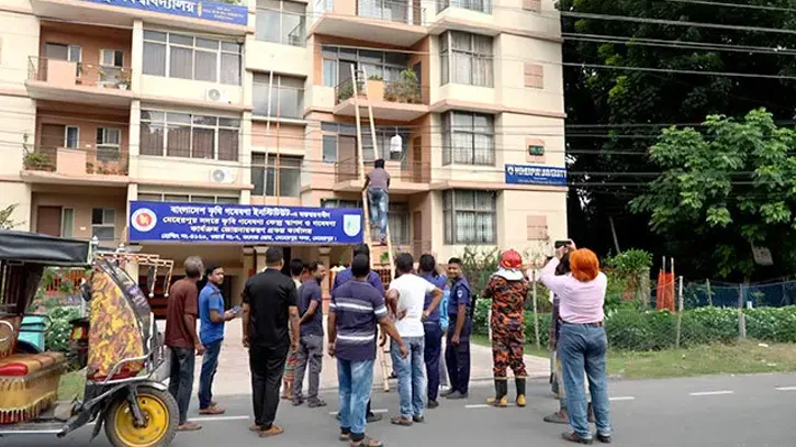 বোমার গুজবে শহরজুড়ে আতঙ্ক, শেষে বাজল বঙ্গবন্ধুর ভাষণ