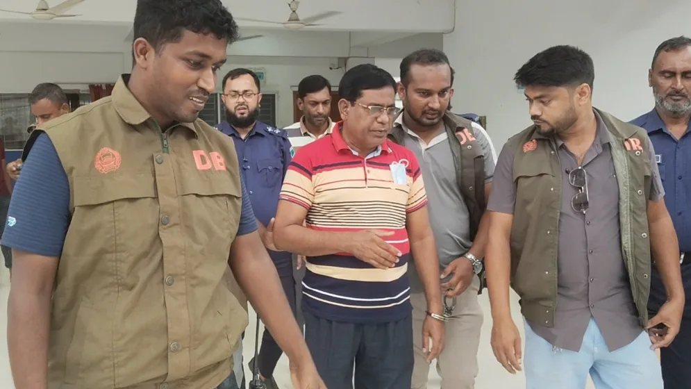 মেডিকেল ভিসায় ভারতে যাওয়ার পথে আটক আওয়ামী লীগ নেতা