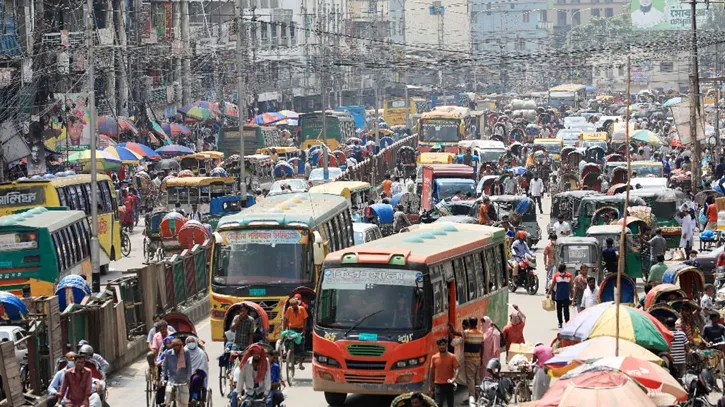 ঢাকার বাস থেকে দিনে ৫২ লাখ টাকা চাঁদা আদায়
