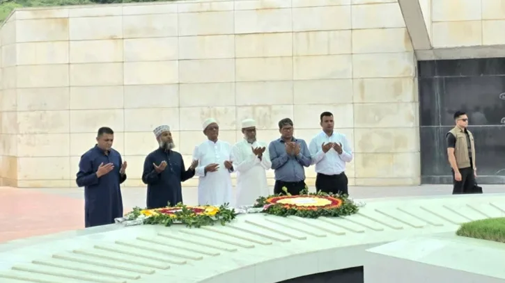 জিয়াউর রহমান ও খালেদা জিয়ার সমাধিতে রাষ্ট্রপতির শ্রদ্ধা নিবেদন