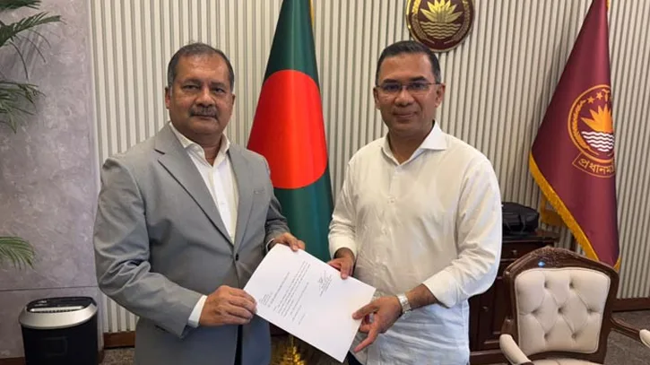 যোগদানপত্র জমা দিয়ে প্রধানমন্ত্রীর রাজনৈতিক উপদেষ্টা হিসেবে দায়িত্ব শুরু