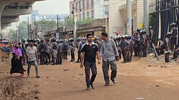 শ্রমিক বিক্ষোভে উত্তাল আশুলিয়া, ১৩টি পোশাক কারখানা বন্ধ ঘোষণা