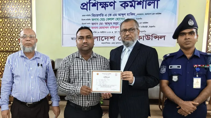 ঠাকুরগাঁওয়ে গণমাধ্যমকর্মীদের পেশাদারিত্ব নিশ্চিতকরণে প্রশিক্ষণ কর্মশালা অনুষ্ঠিত