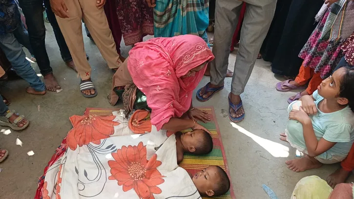 বল আনতে গিয়ে পানিতে ডুবে প্রাণ গেল যমজ দুই ভাইয়ের