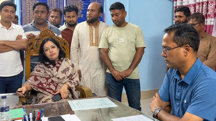 সরাইলে রুমিন ফারহানার সঙ্গে ওসির বাগ্‌বিতণ্ডার ঘটনায় পুলিশের জিডি