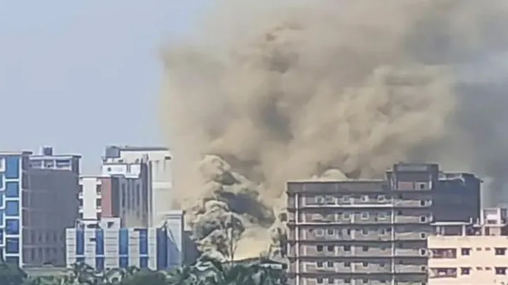 টঙ্গীর আগুন নিয়ন্ত্রণে ফায়ার সার্ভিসের ১৯ ইউনিট, যোগ দিয়েছে সেনাবাহিনীও