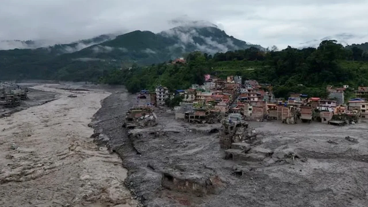 নেপাল-তিব্বত সীমান্তে ভয়াবহ বন্যায় প্রাণহানি ছাড়াল হাজারে