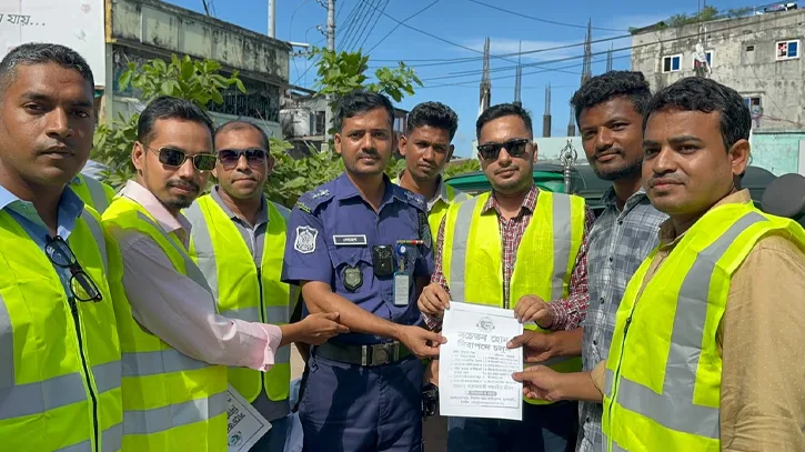 রাঙামাটিতে সড়ক ও নৌপথে দুর্ঘটনা রোধে নিরাপদ যাত্রা ফাউন্ডেশনের সচেতনতামূলক প্রচারণা
